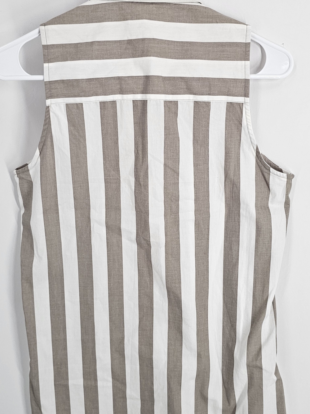 Marithe + Francois Girbaud Sleeveless Blouse Striped Cotton Blouse in White & - Picture 2 of 10